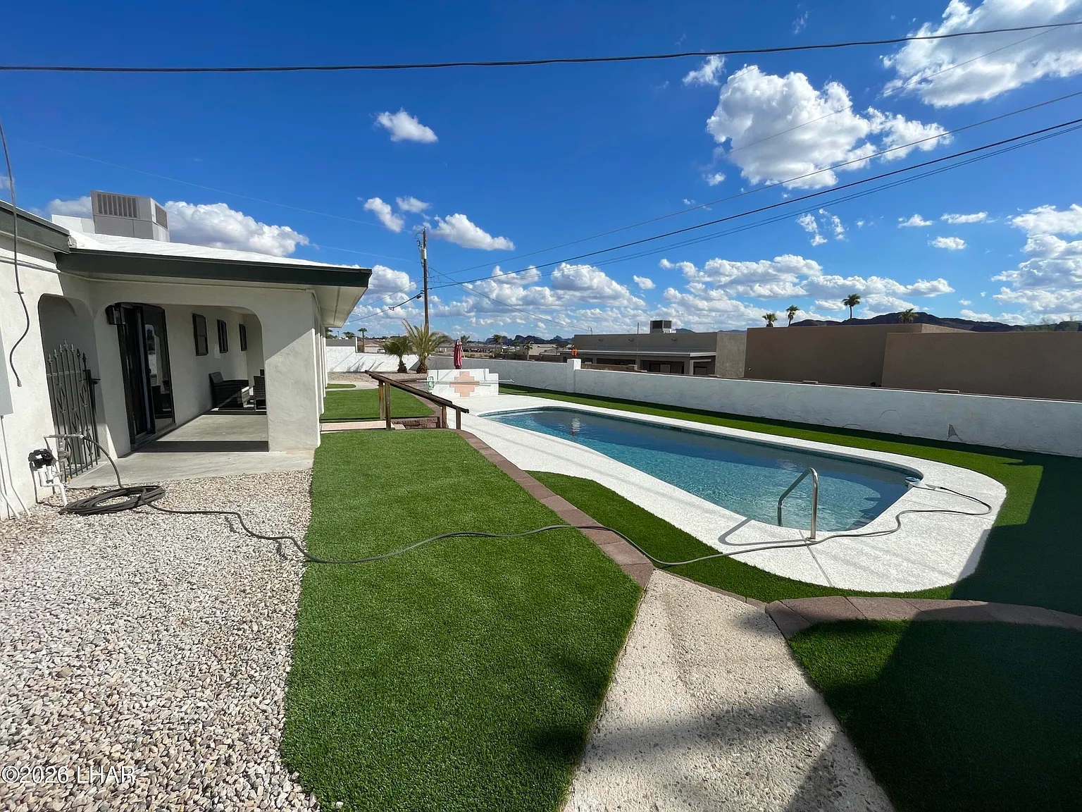 3 bed, 2.0 bath, 1600 sqft, $2,000 — Photo 3