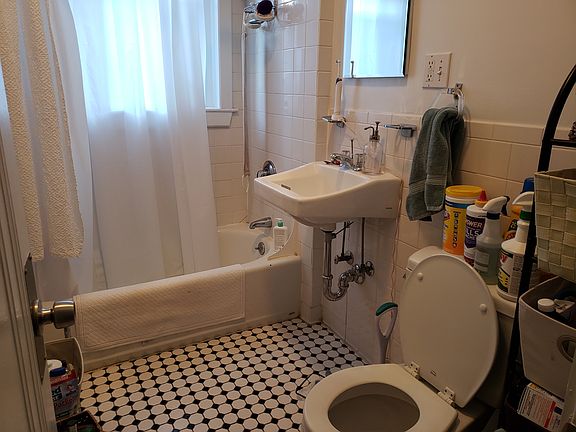 2nd image of 4 Ayr Rd APT 3