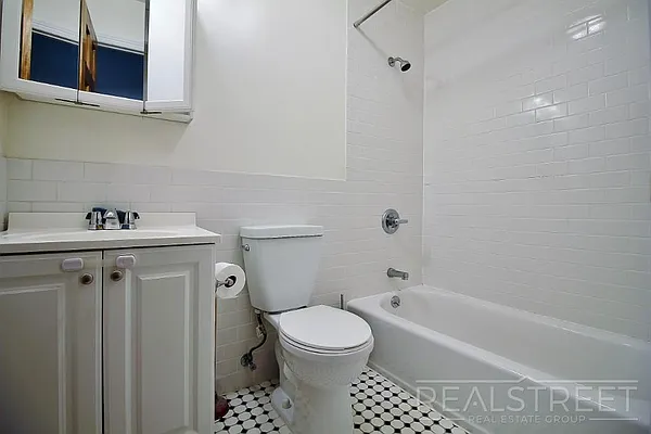 Rented by Real Street Inc | media 8