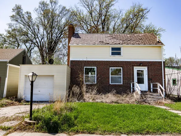 619 5th St N, Wahpeton, ND 58075