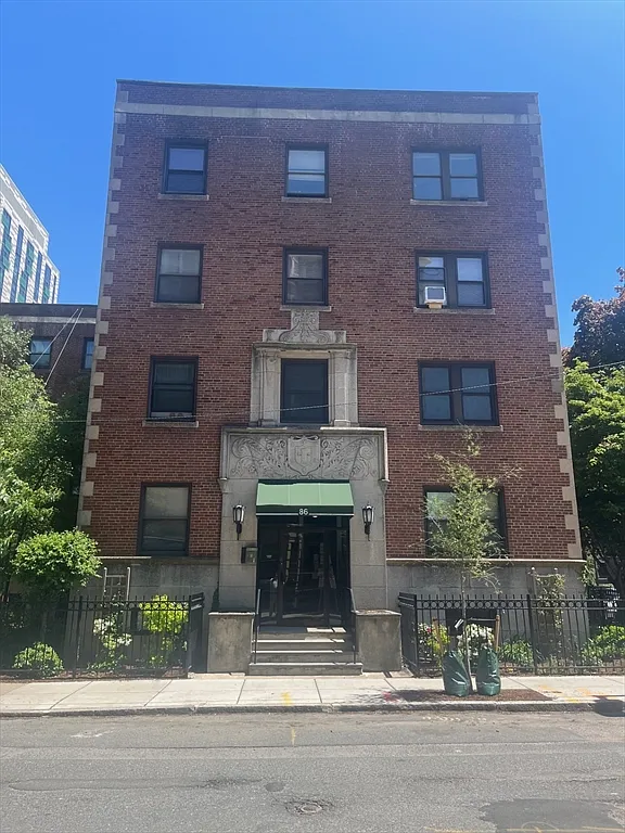 1 bed, 1.0 bath, 619 sqft, $2,800 — Photo 1