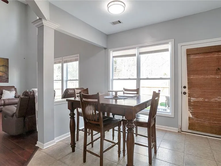 1565 Hedington Cir — Photo 8