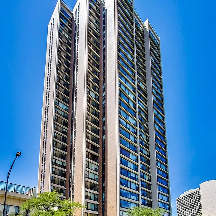 1850 N Clark St #1205