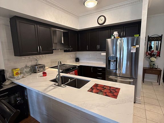 4th image of 9901 Keele St #102