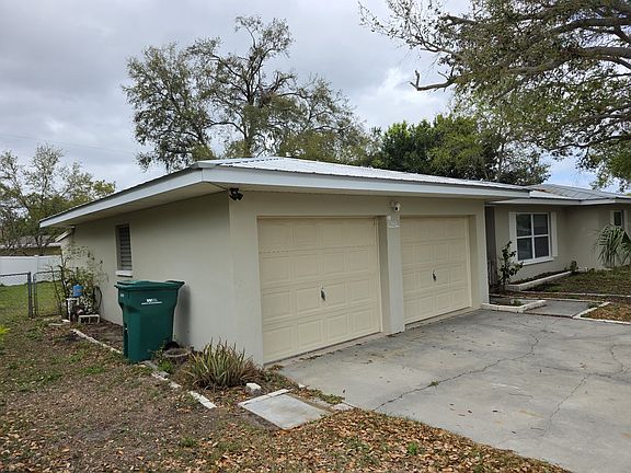 3rd image of 1612 Hardwood Dr