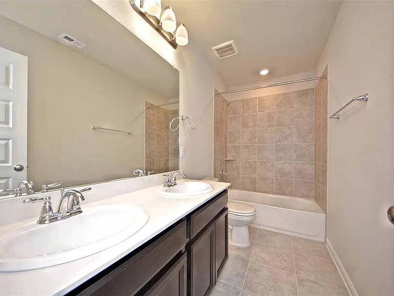 1015 Modesto Dr — Photo 29