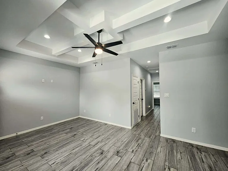 1205 W Garfield St — Photo 2