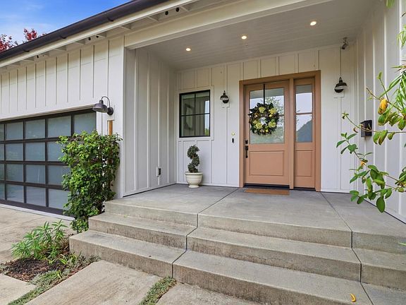 4th image of 1542 Edgewood Way