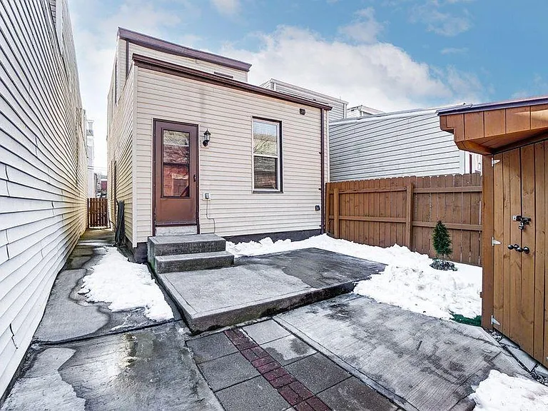 513 Thornton St — Photo 13