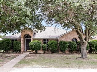 713 Crenshaw Dr, Cedar Hill, TX 75104