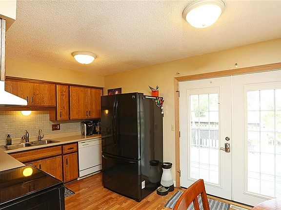5th image of 209 E Church St