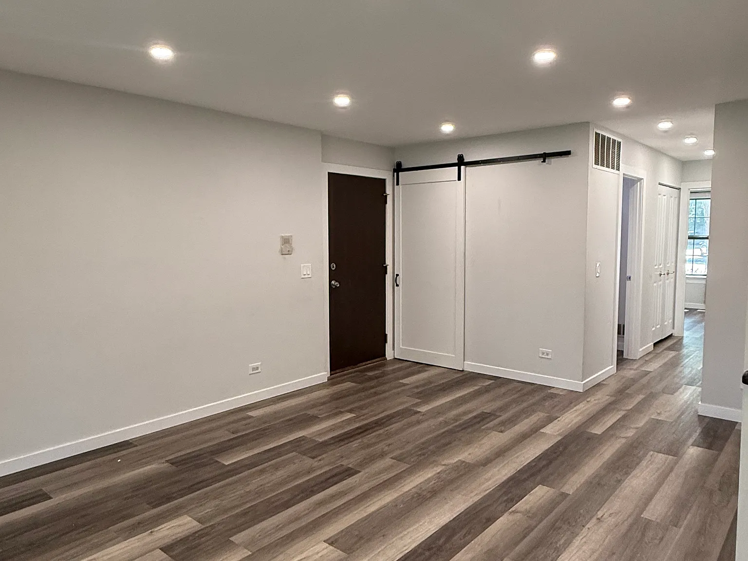 2 bed, 1000 sqft, $2,400 — Photo 3