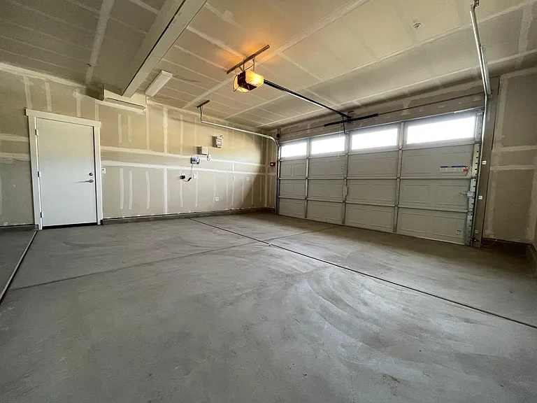 2292 Mozart Ave — Photo 11
