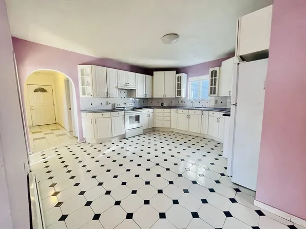 156 Park St #2, Beverly, MA 01915