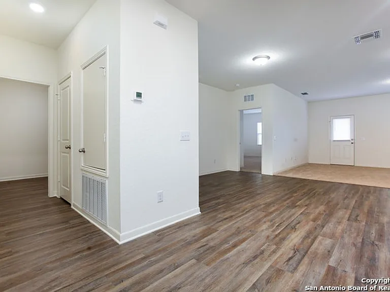 12530 Larissa — Photo 7