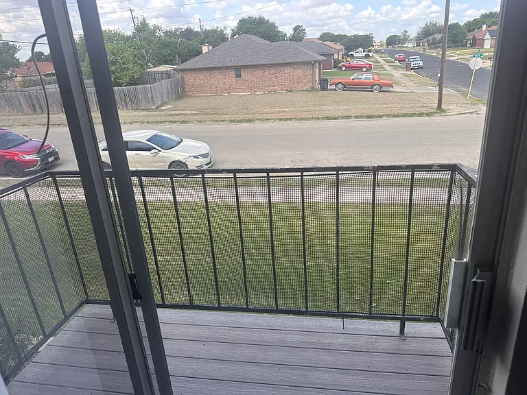Creekwood Apartments — Photo 17