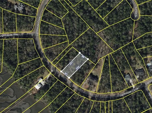 54 Lighthouse Cir, Woodbine, GA 31569