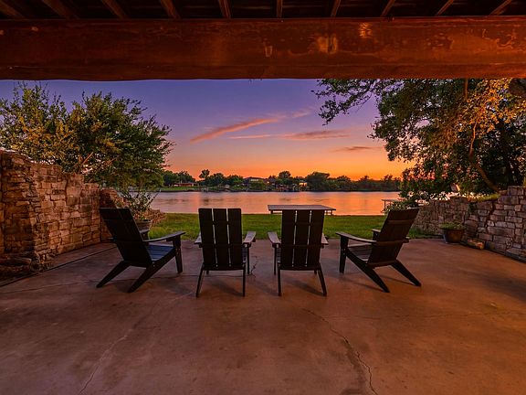 3rd image of 3000 River Oaks Drive