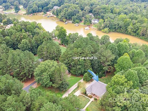 2nd image of 3595 Lake Bluff Dr
