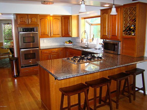 4th image of 518 Botham Ave