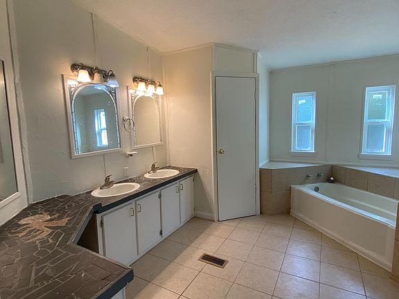 3rd image of 324 Endora St