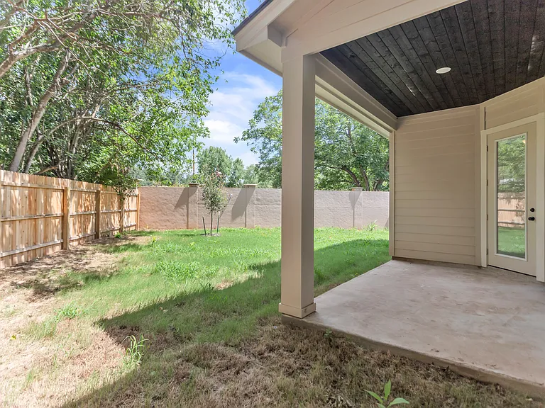 600 Park Cir — Photo 33