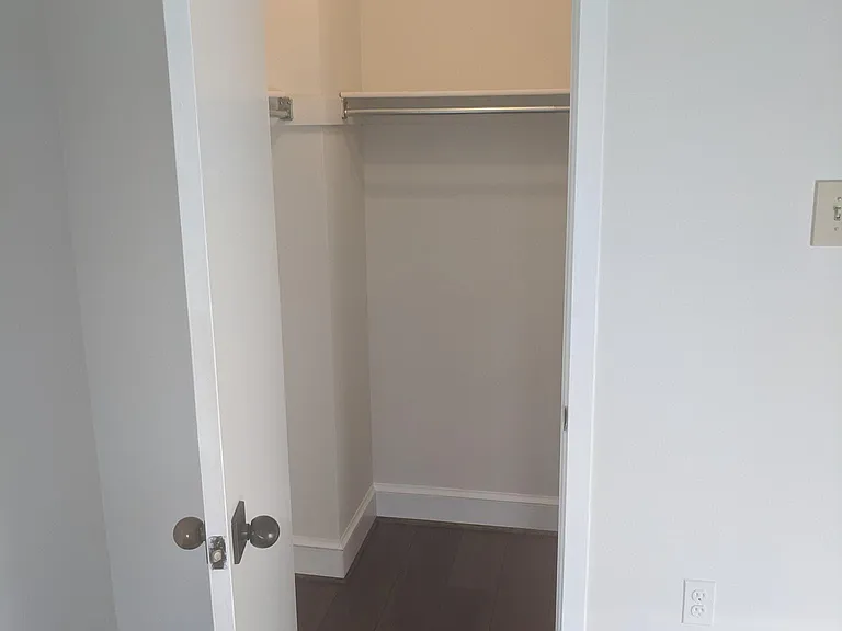 4343 Embassy Park Dr NW — Photo 25