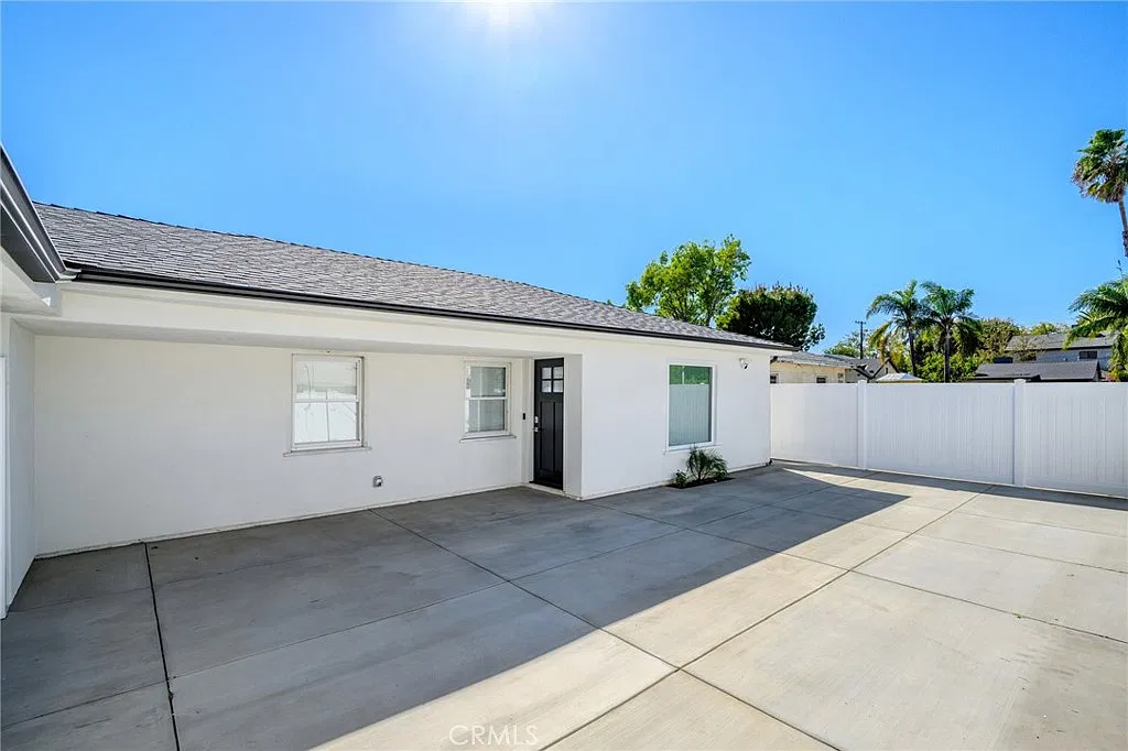 2 bed, 853 sqft, $3,500 — Photo 1