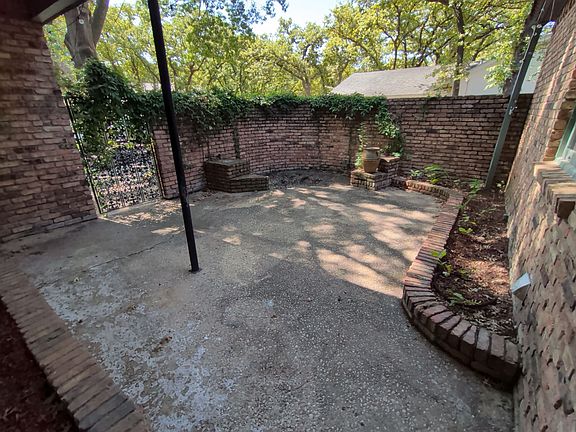 4th image of 2311 Lakeside Dr