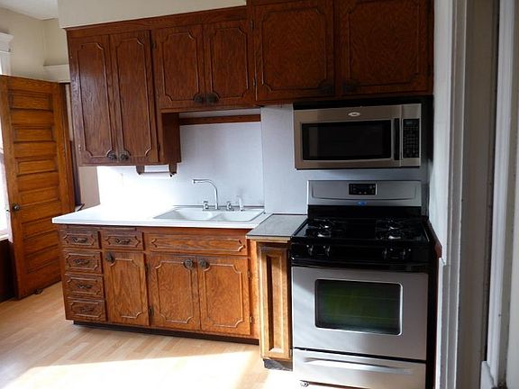 4th image of 2615 Fremont Ave S