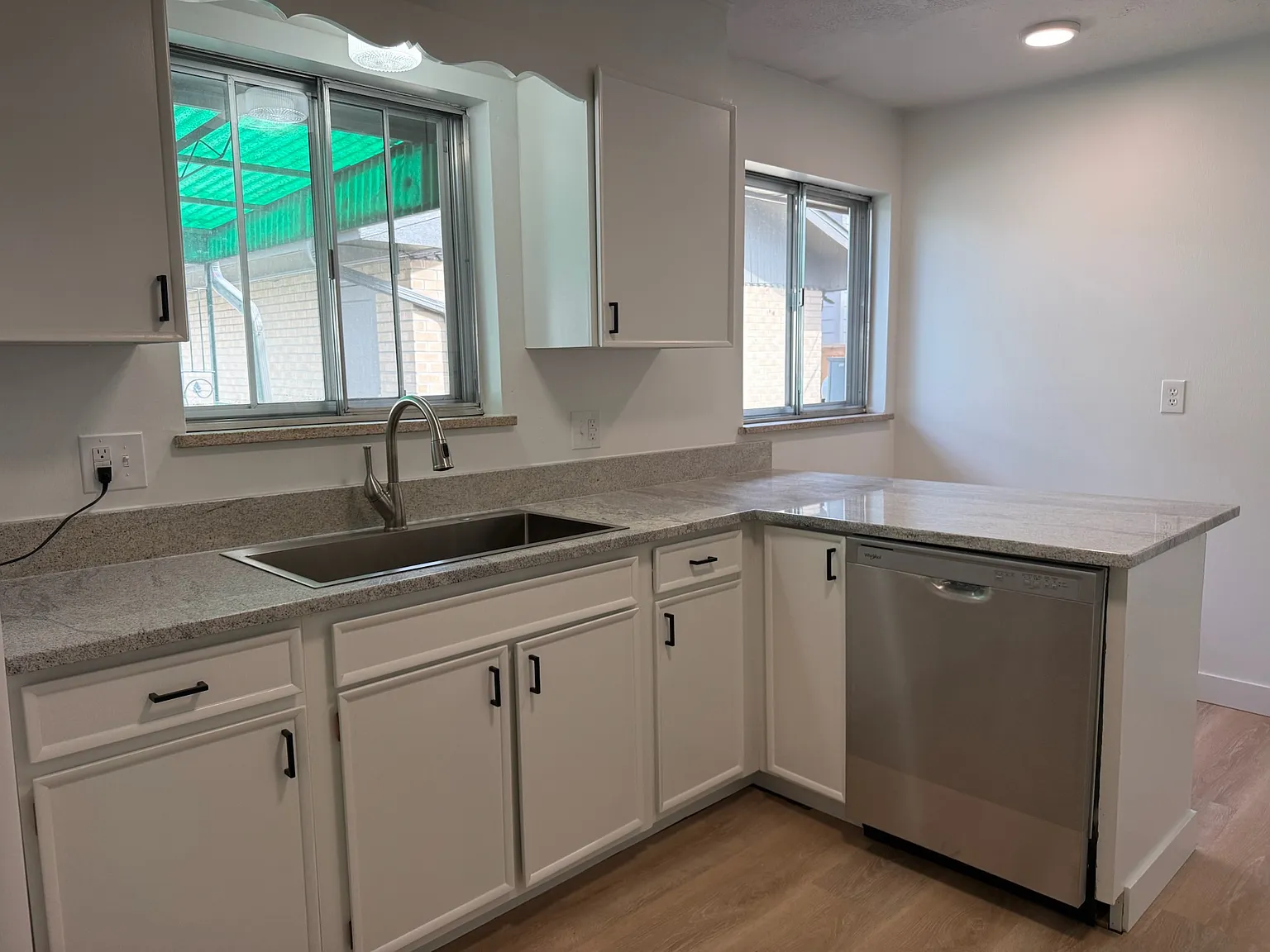 3 bed, 1400 sqft, $3,100 — Photo 3