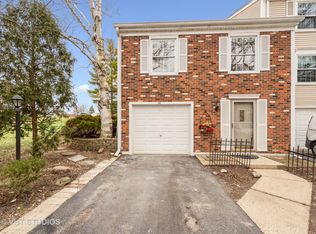 30 Hickory Ln, Cary, IL 60013