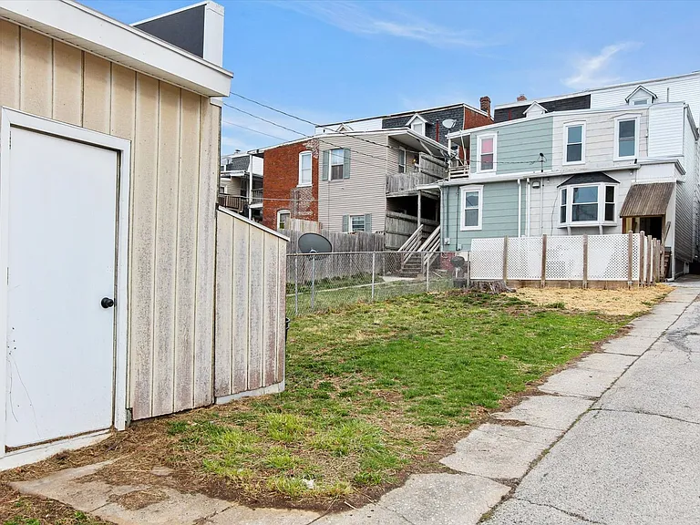 1020 N George St — Photo 3