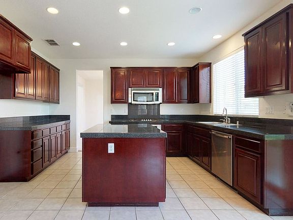 4th image of 3596 Goldenstar St