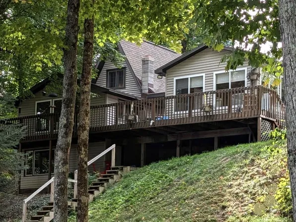 6906 Magpie Ln, Republic, MI 49879