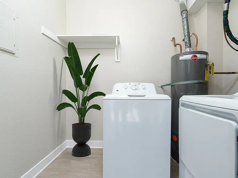 Ridgecrest Apartments — Photo 26