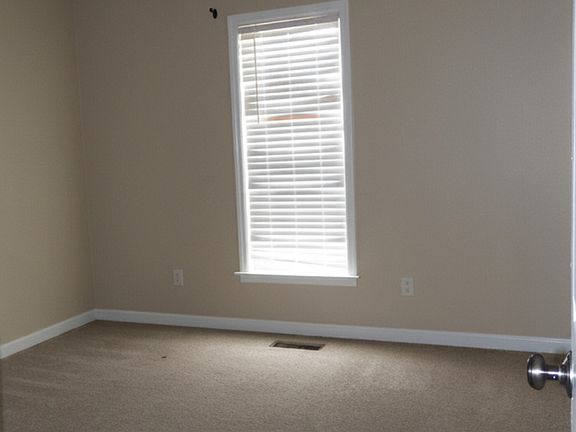 5th image of 107 Huntsman Pl