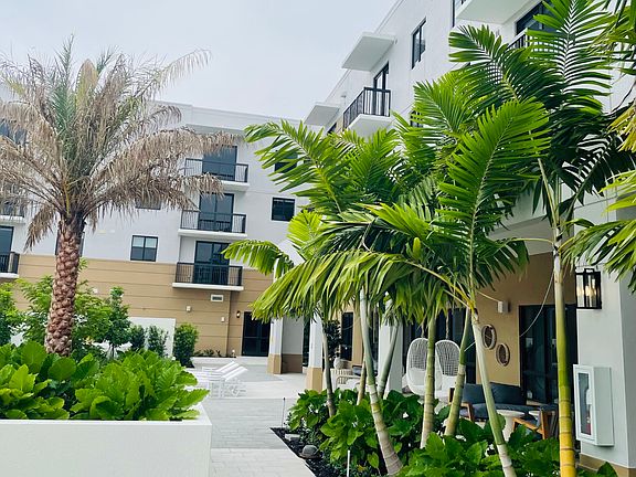 3rd image of 8220 NW 48th St #305