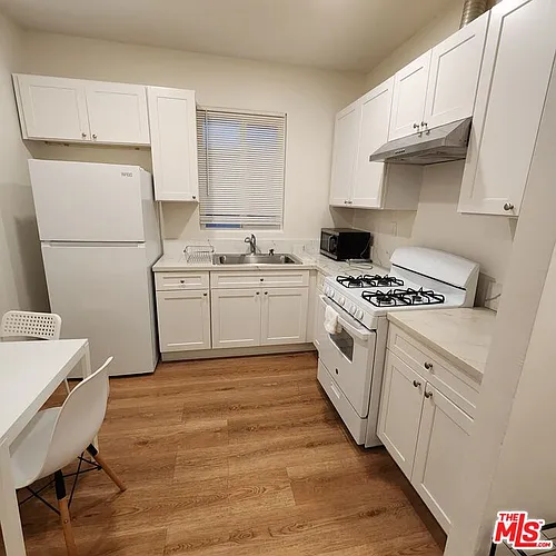 341 S Western Ave #2 Photo 1