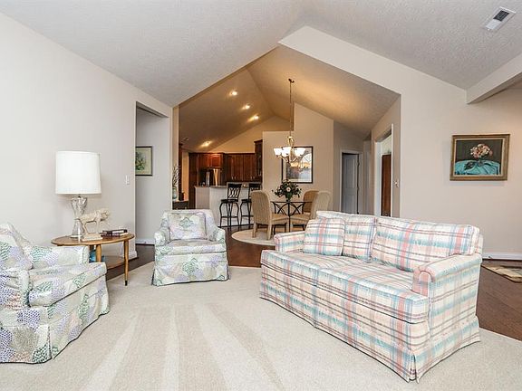 5th image of 9252 Elizabeth Ln