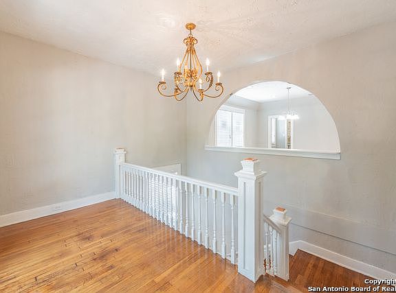4th image of 527 Fulton Ave