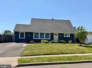 33 Underwood Rd, Levittown, PA 19056