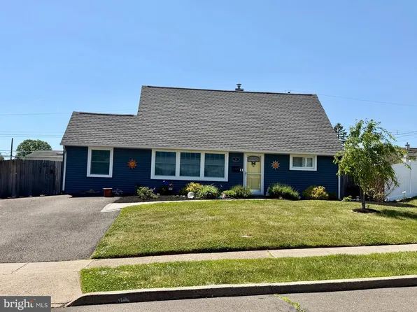 33 Underwood Rd, Levittown, PA 19056