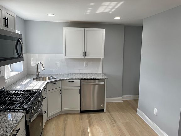 3rd image of 619 Beaver St