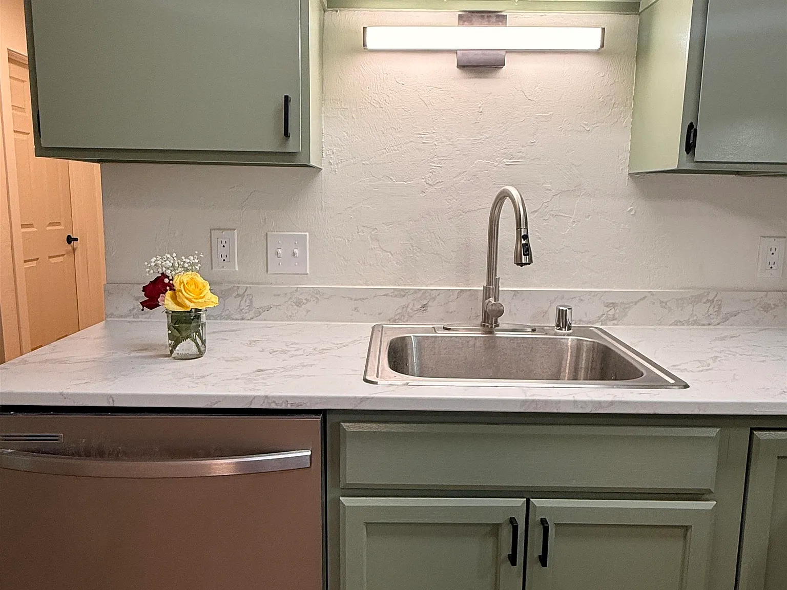 2 bed, 3072 sqft, $1,895 — Photo 4