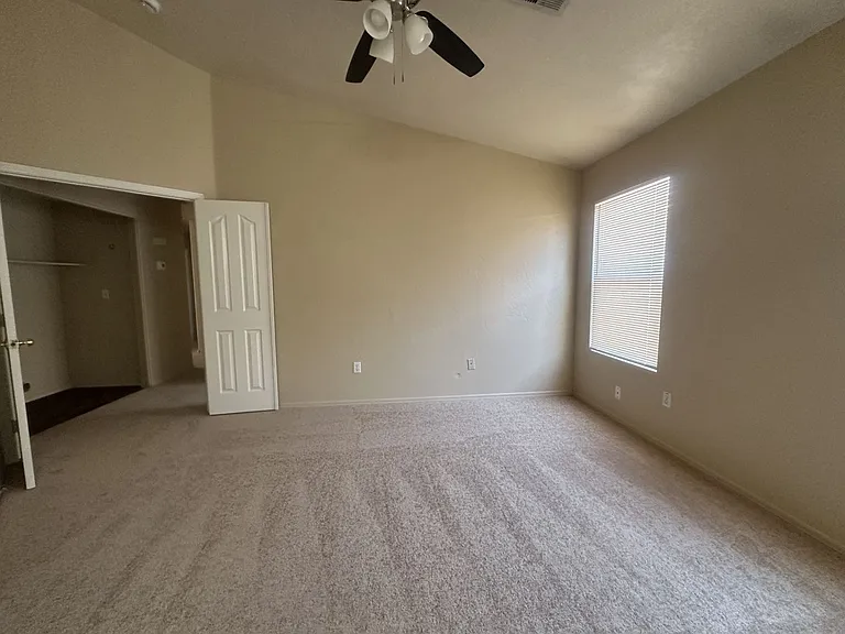 339 N Ocean Dr — Photo 21