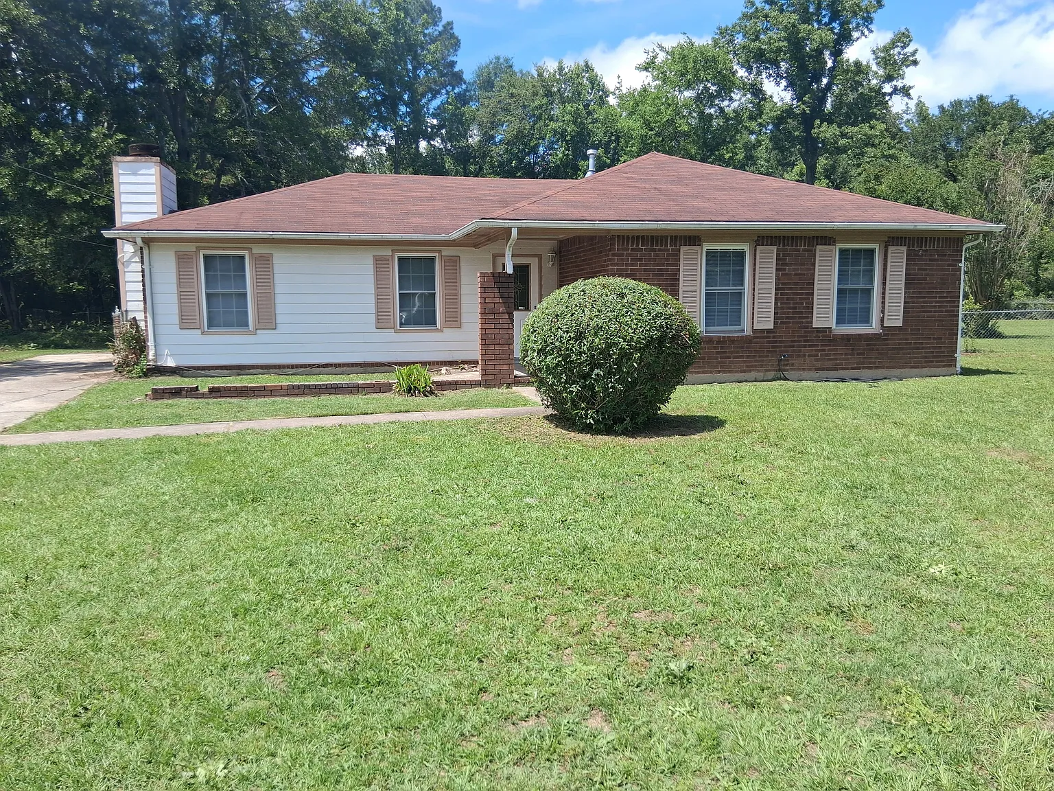 3 bed, 1391 sqft, $1,348 — Photo 1