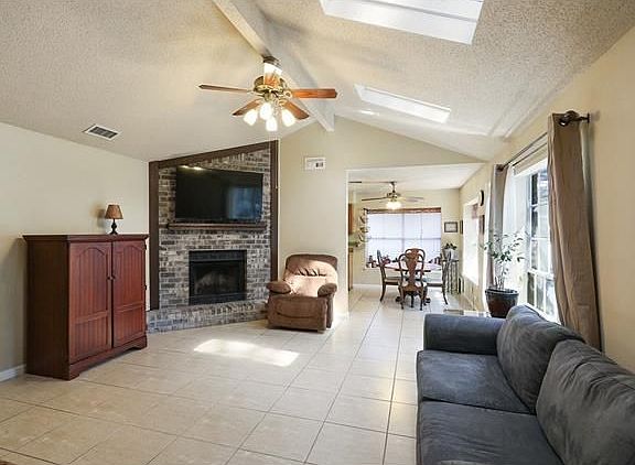 5th image of 709 Canary Pine Ct