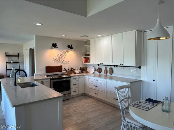 5565 Trailwinds Dr APT 224, Fort Myers, FL 33907