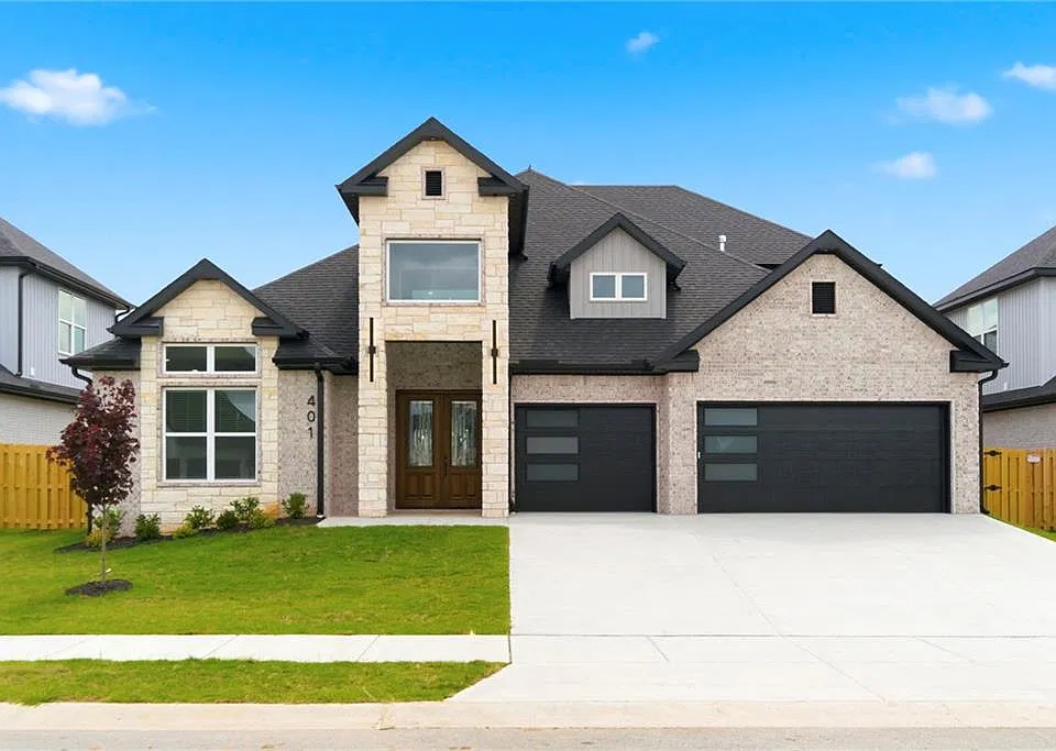 401 Hedge Dr